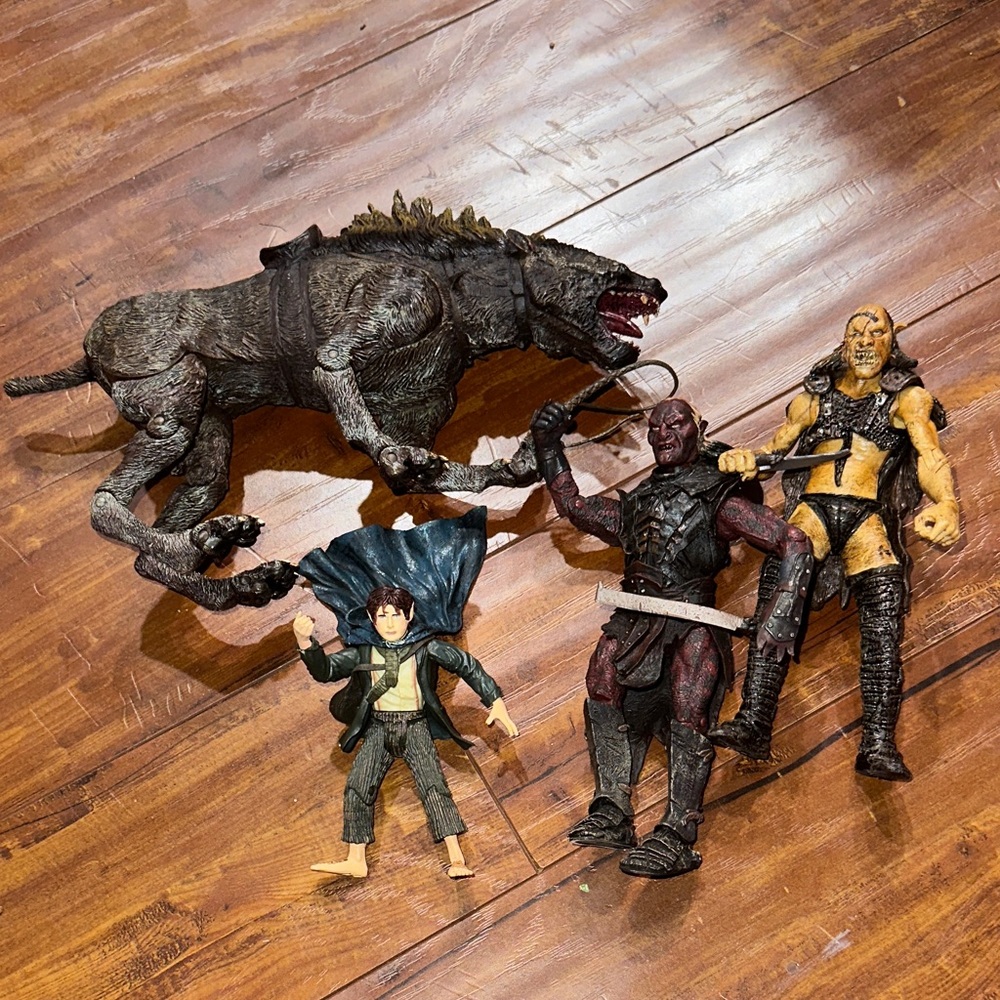 Lord of the Rings Two Towers Figure Lot Warg Beast Pippin Ugluk LOTR